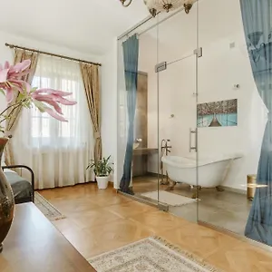 Aparthotel W Dworku Cheval